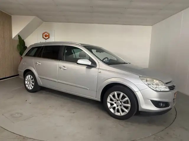 Opel Astra view 10