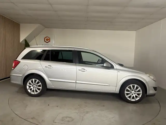 Opel Astra view 8