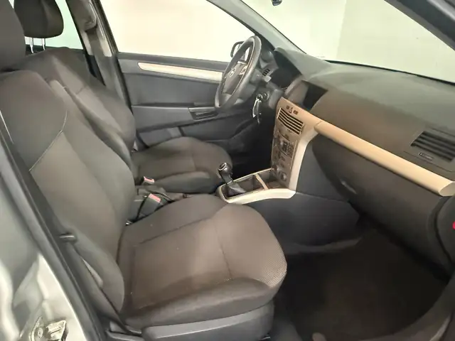 Opel Astra view 14