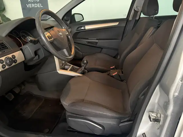 Opel Astra view 13