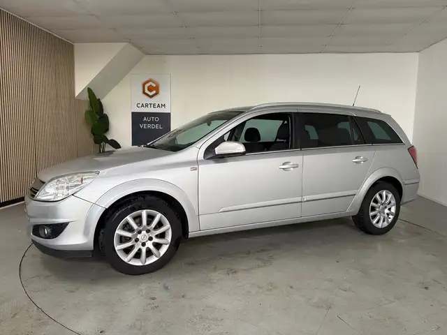 2009 Opel Astra in Grey for sale