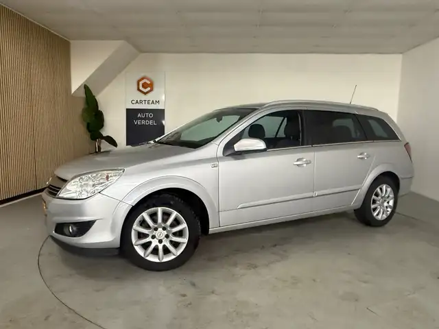 Opel Astra view 4