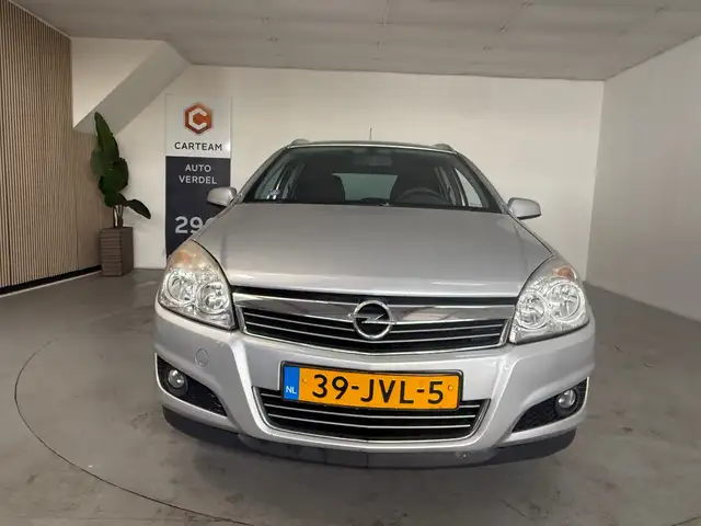 Opel Astra view 6