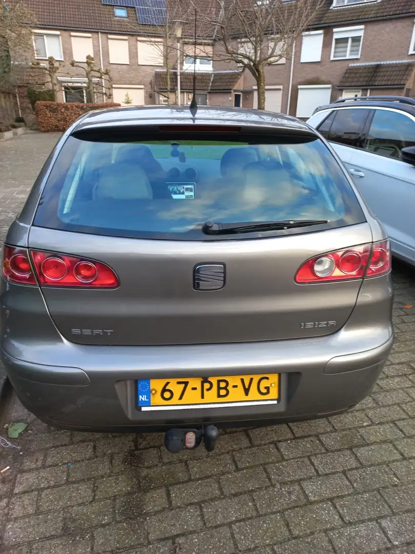 SEAT Ibiza 1.4i 16v 75 Signo - 2