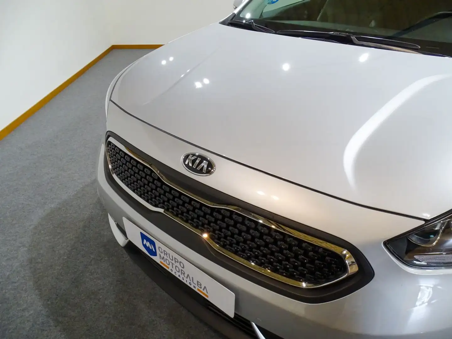 Kia Niro 1.6 GDi HEV 104kW (141CV) Emotion Grijs - 2