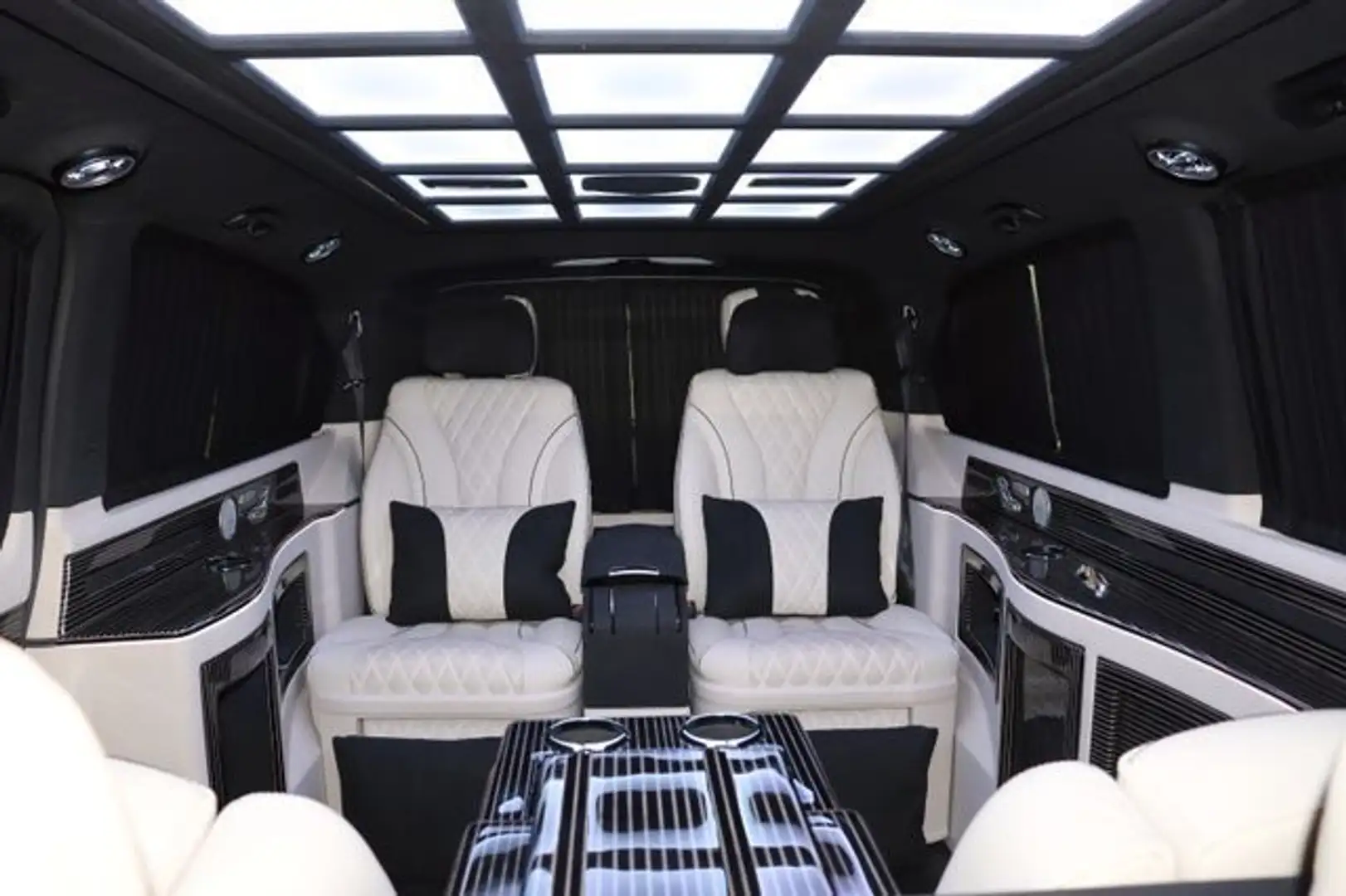 Mercedes-Benz V 300 d VIP Hermes Style Shuttle Individual Negro - 1