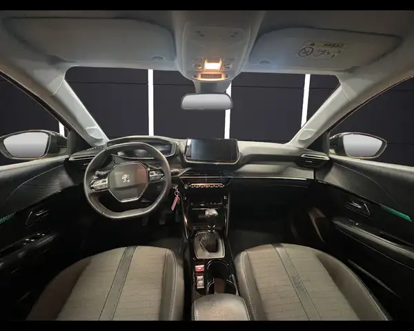 Peugeot 208 view 10