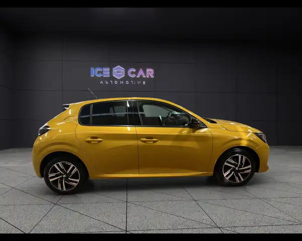 Peugeot 208 view 4