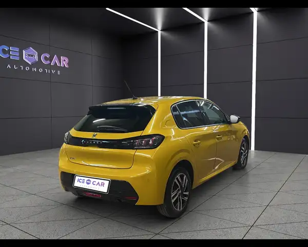 Peugeot 208 view 5