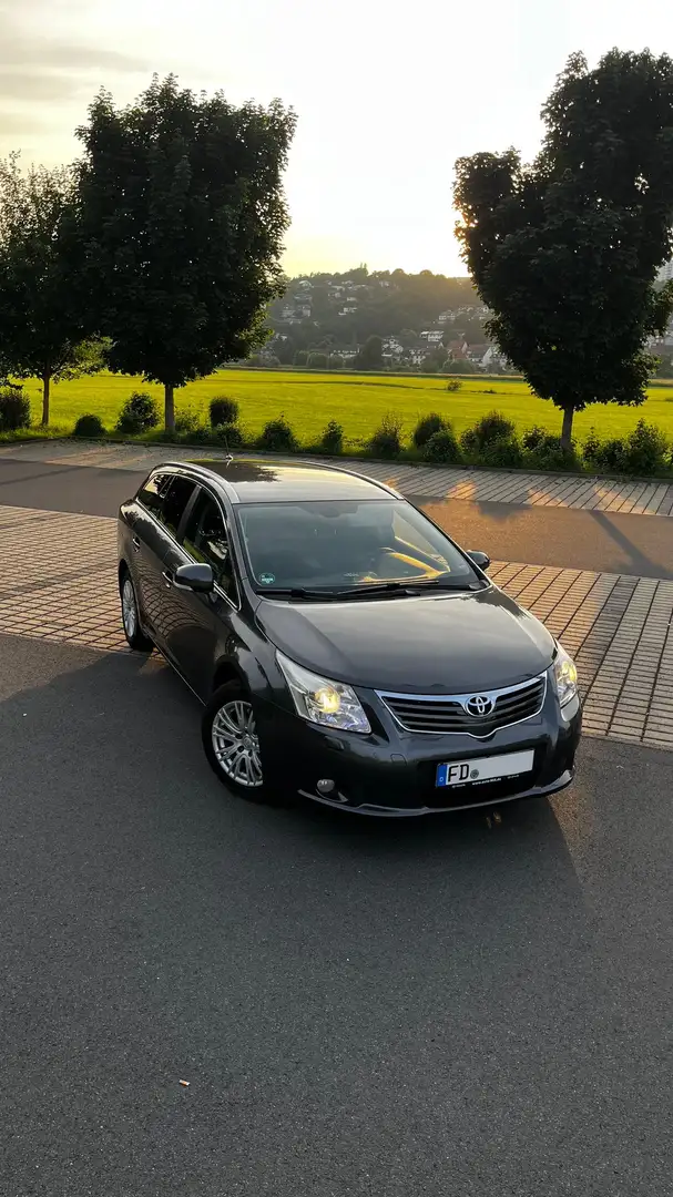 Toyota Avensis Combi 1.8 Executive - 1