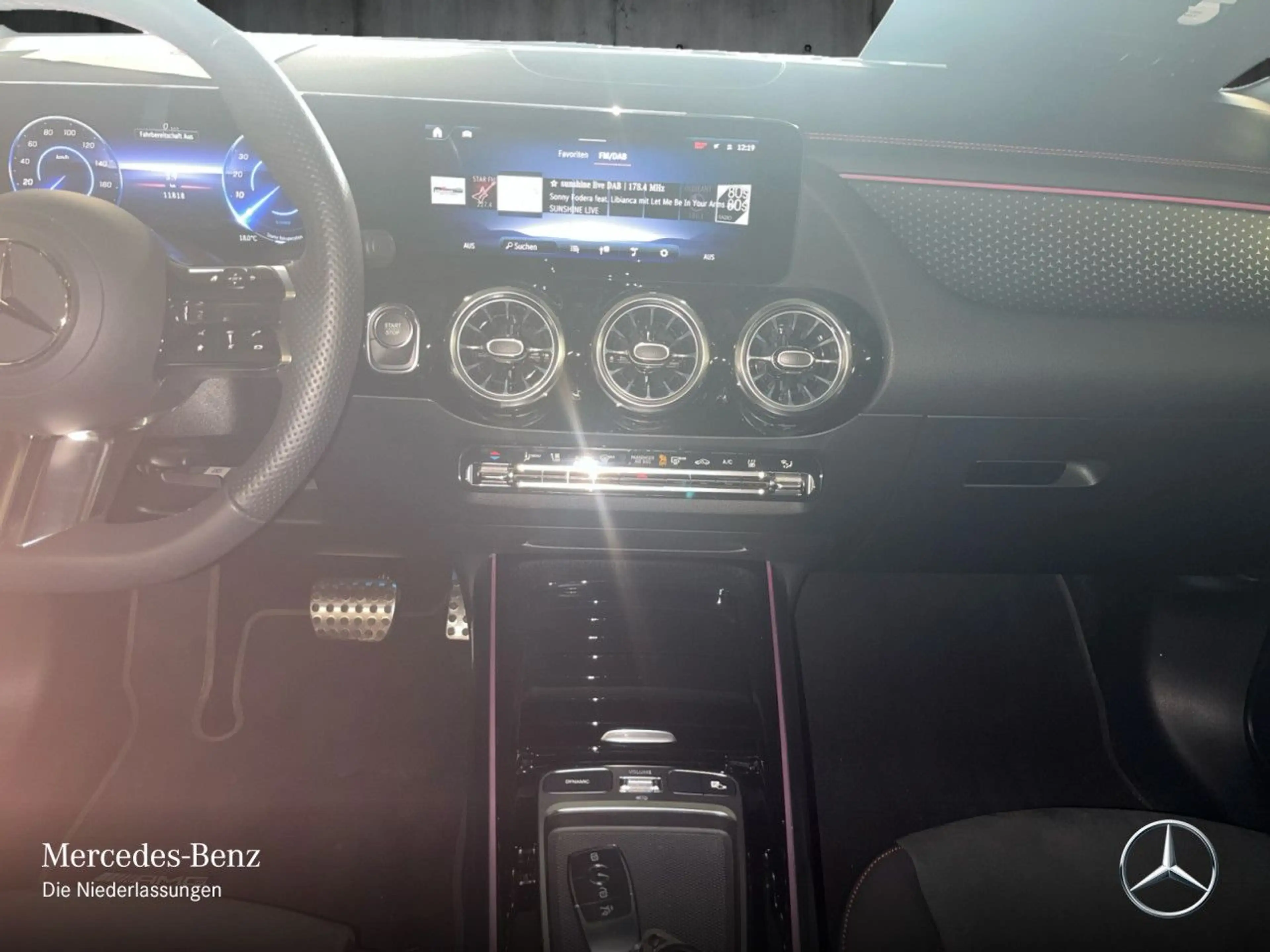 Mercedes-Benz EQA 300 4M AMG+NIGHT+ADVANCED+AHK+KAMERA+SPUR — photo 15
