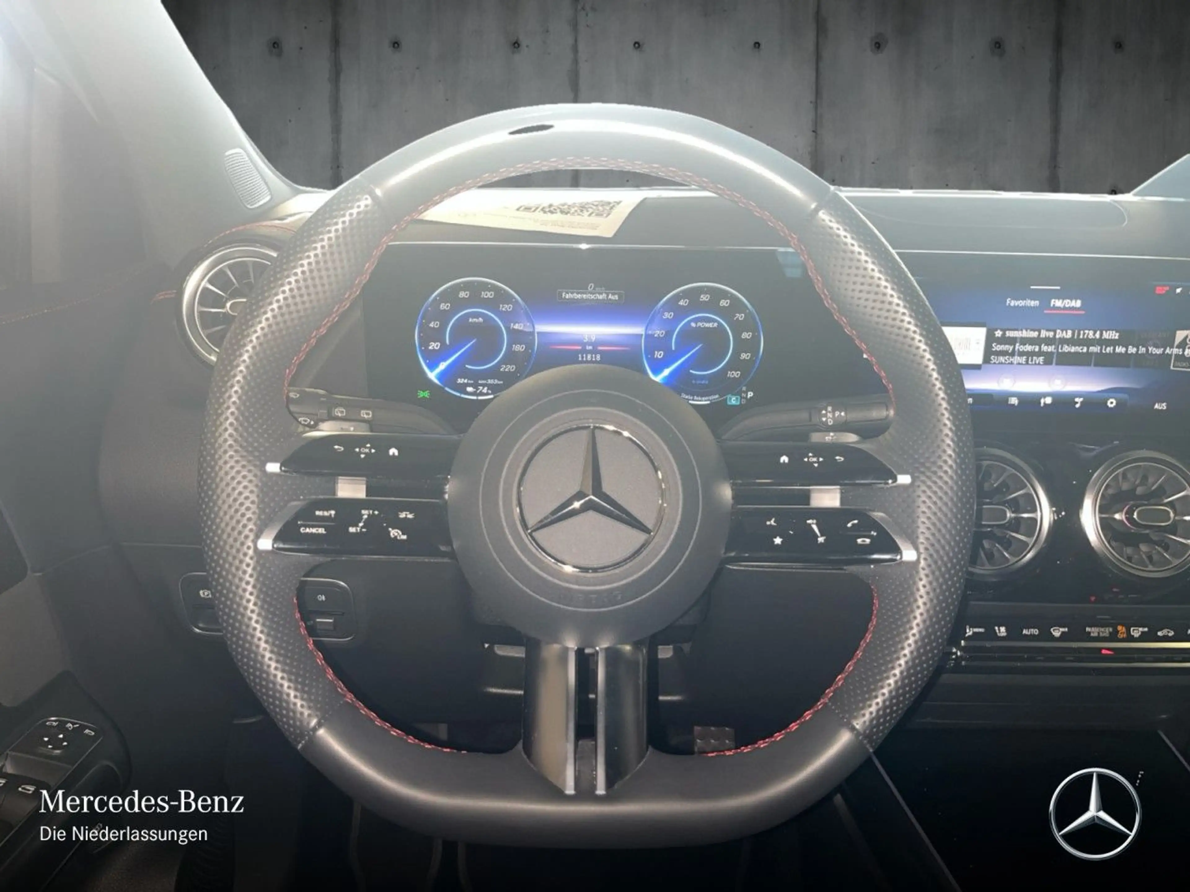 Mercedes-Benz EQA 300 4M AMG+NIGHT+ADVANCED+AHK+KAMERA+SPUR — photo 14