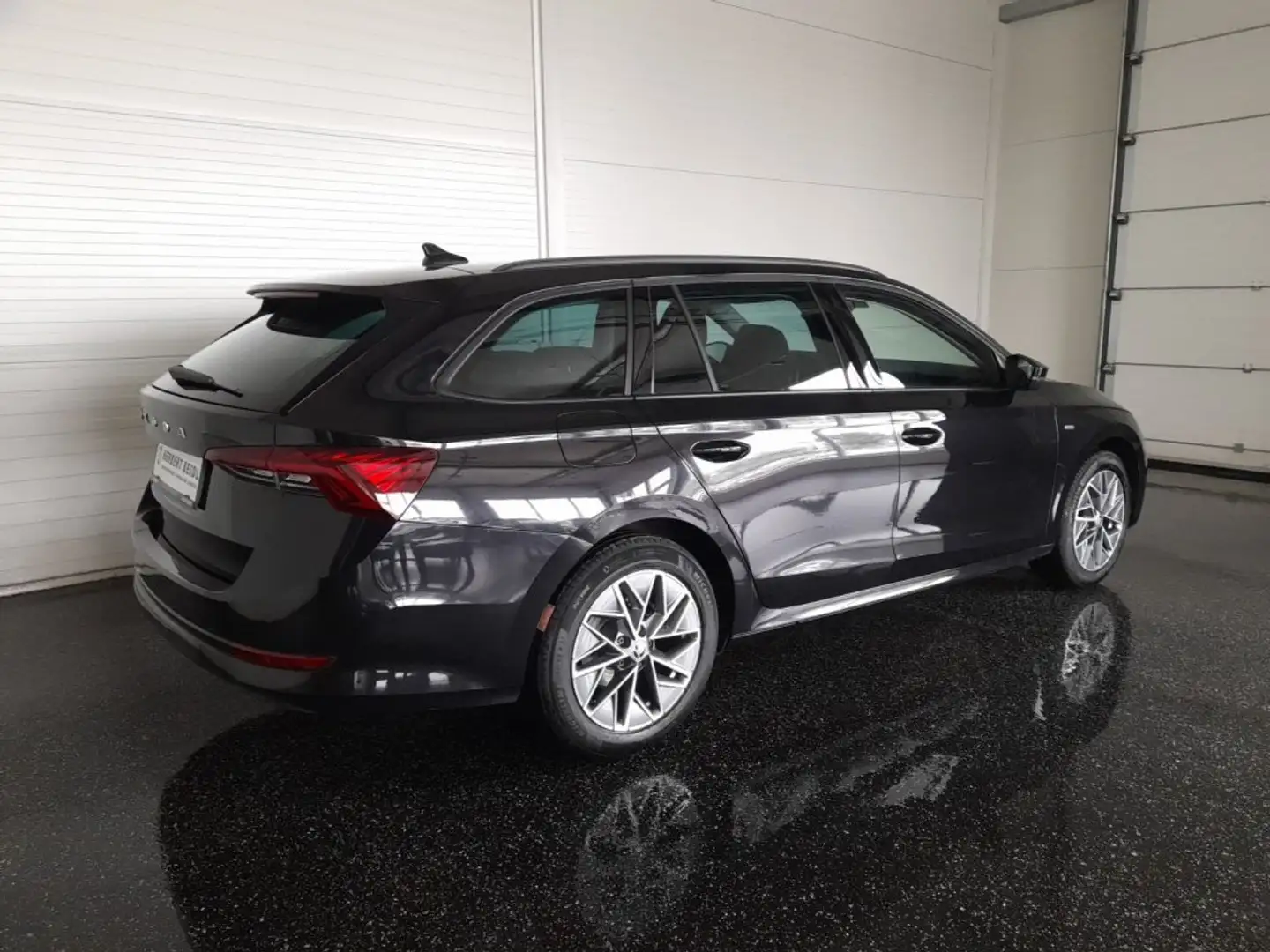 Skoda Octavia Combi TOUR 2,0 TDI DSG *LED / 17 ZOLL / VIRTUELL / NAVI / AHV / ACC / E-KLAPPE / KEYLESS* Schwarz - 2