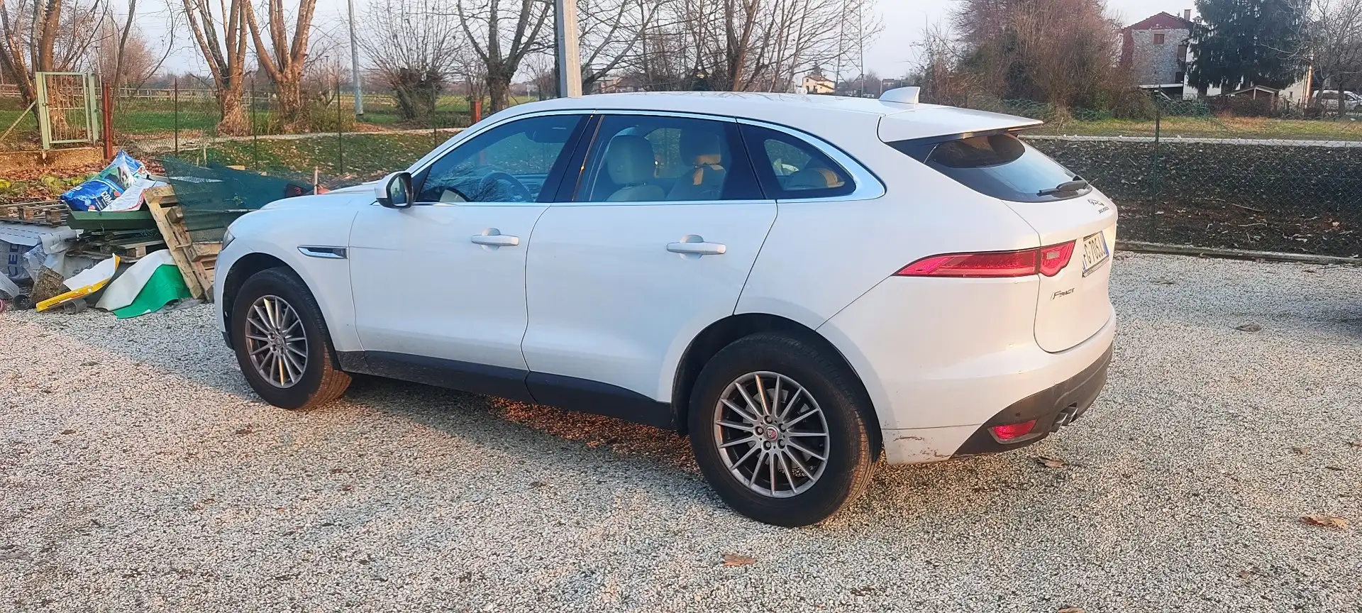 Jaguar F-Pace 2.0d Prestige awd 180cv auto - 2