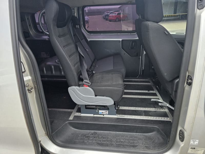 Peugeot Expert Kombi L2 Rollstuhlrampe — photo 13
