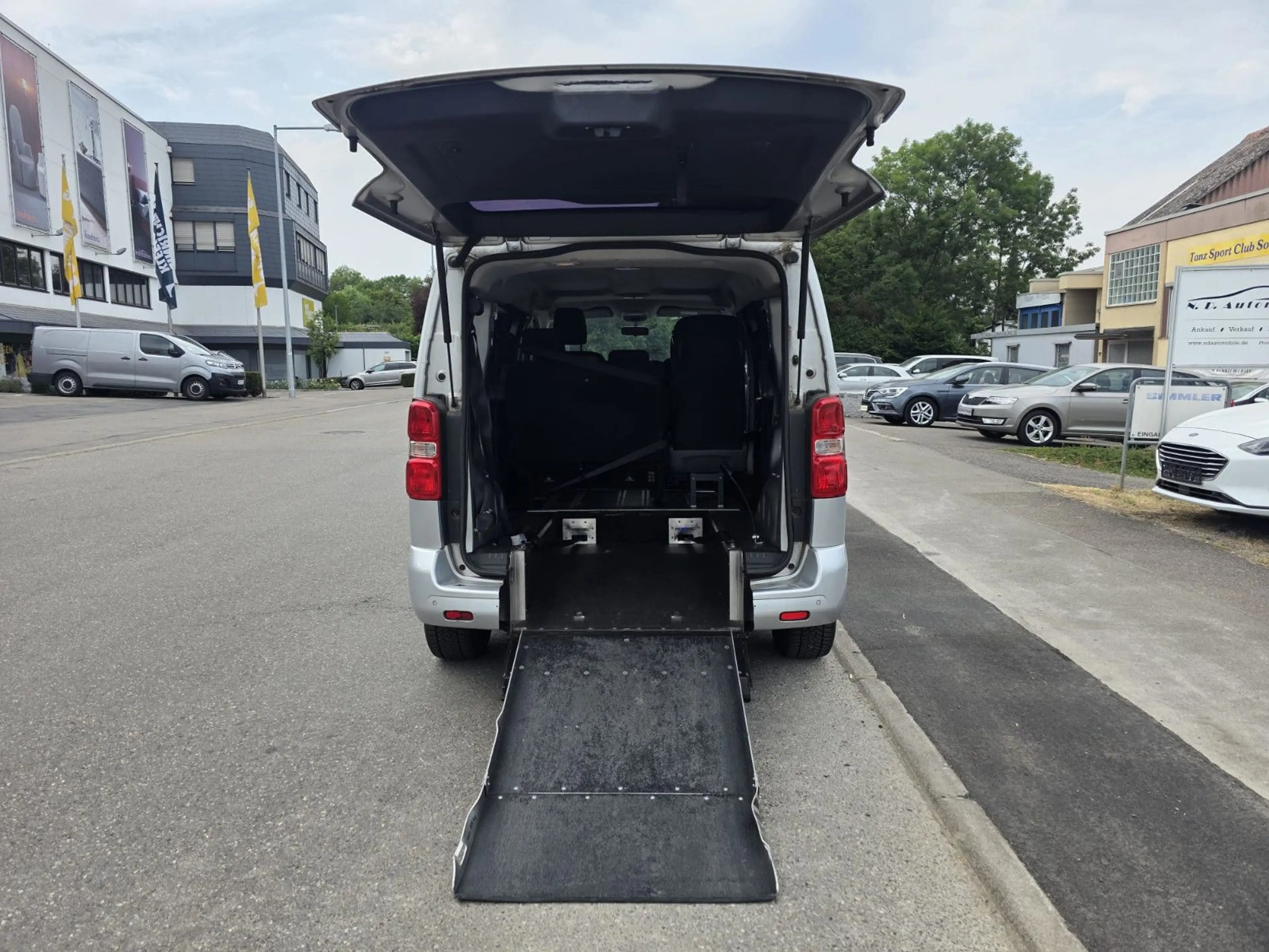Peugeot Expert Kombi L2 Rollstuhlrampe — photo 15