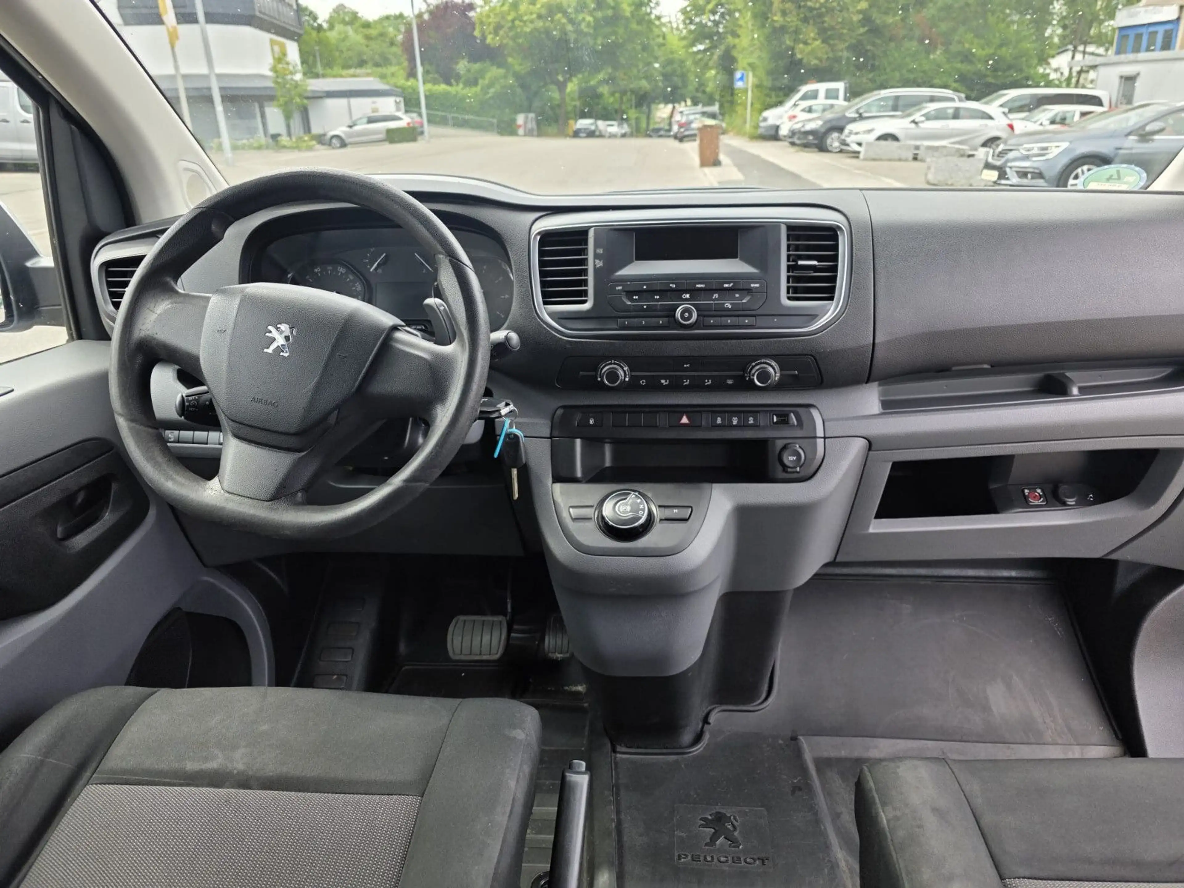 Peugeot Expert Kombi L2 Rollstuhlrampe — photo 10
