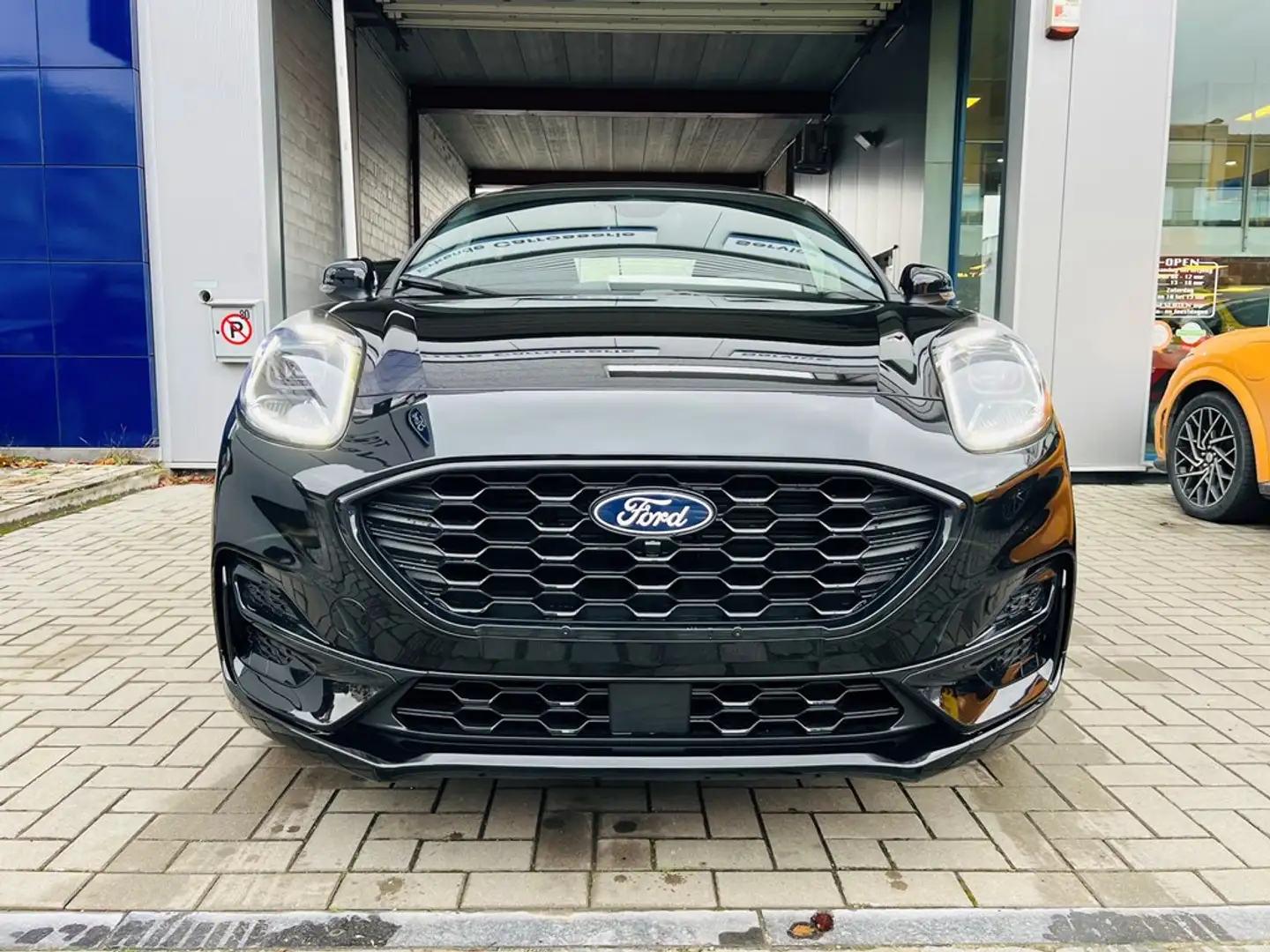 Ford Puma 1.0 Mhev / ST Line / Winter + Comfort Pack / Camer Zwart - 2