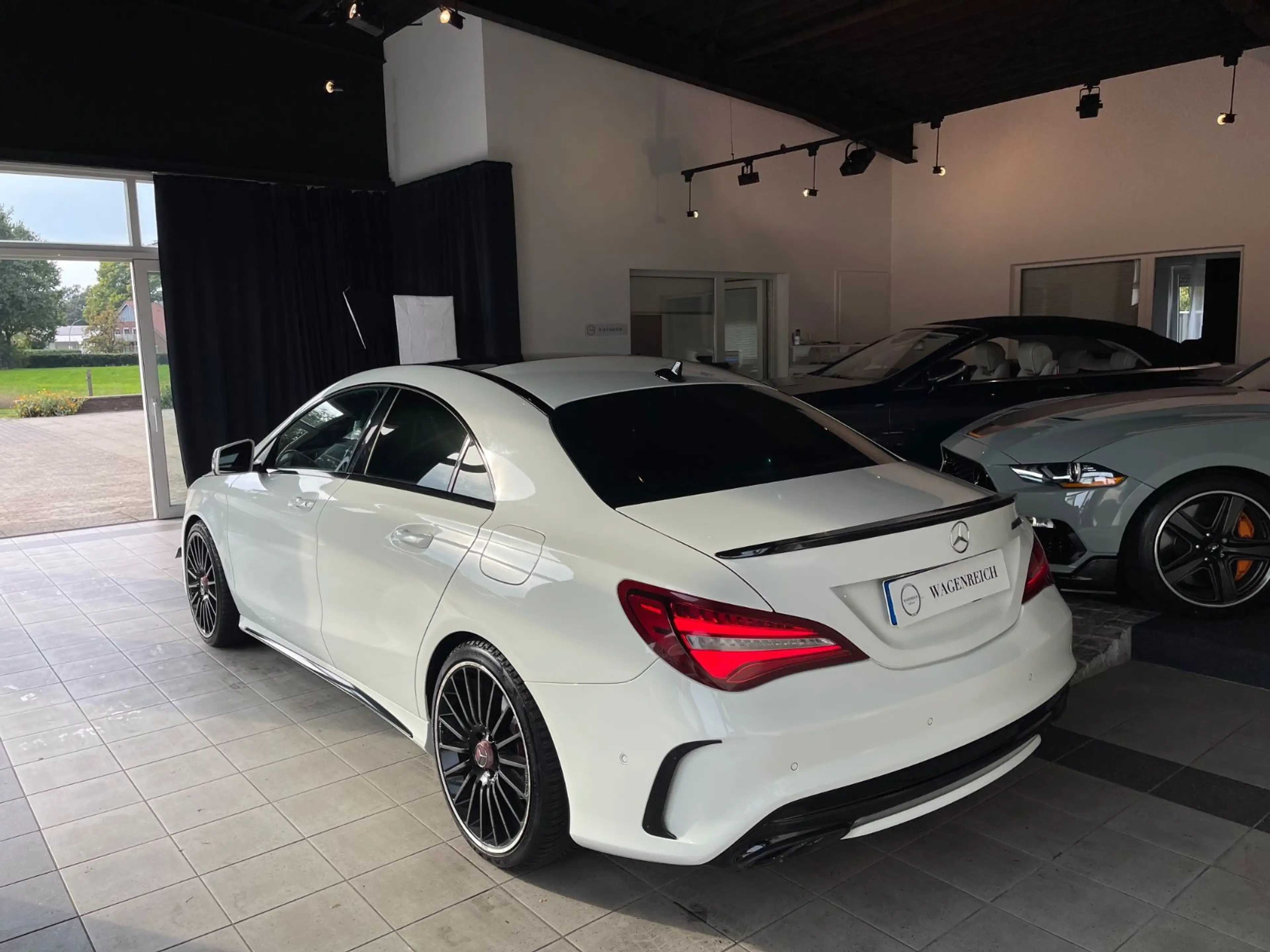 Mercedes-Benz CLA 180 AMG "45 AMG Optik" Pano — photo 9