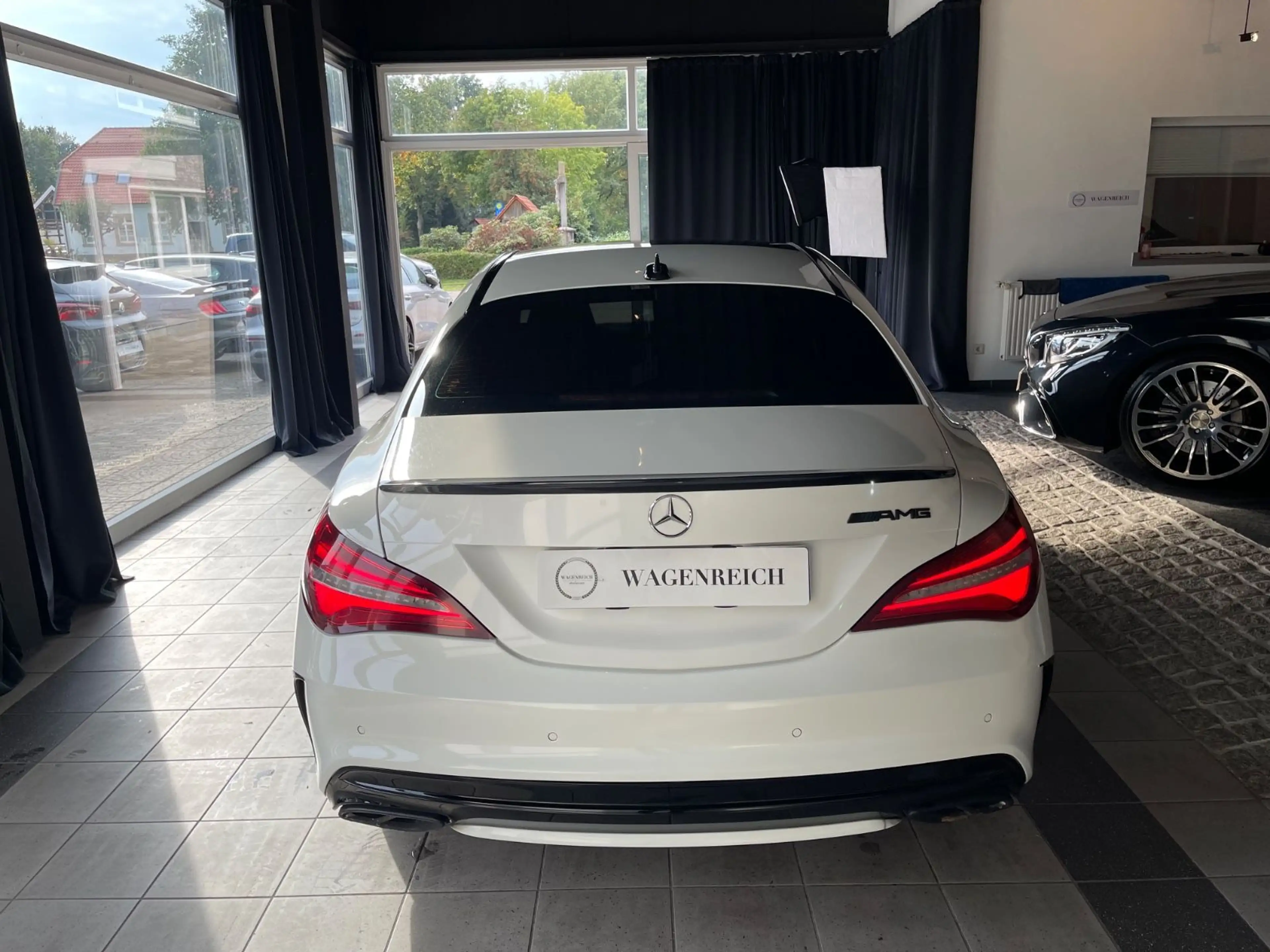 Mercedes-Benz CLA 180 AMG "45 AMG Optik" Pano — photo 10