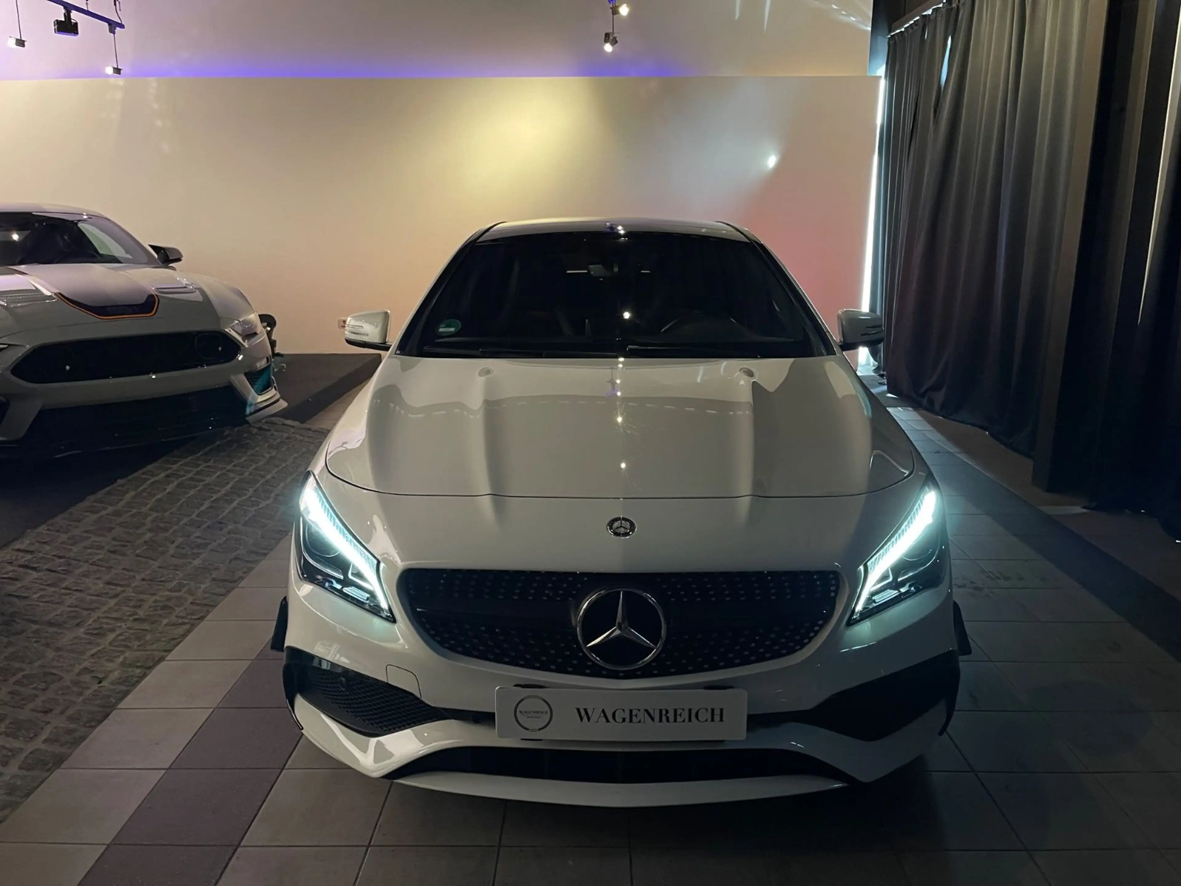 Mercedes-Benz CLA 180 AMG "45 AMG Optik" Pano — photo 13