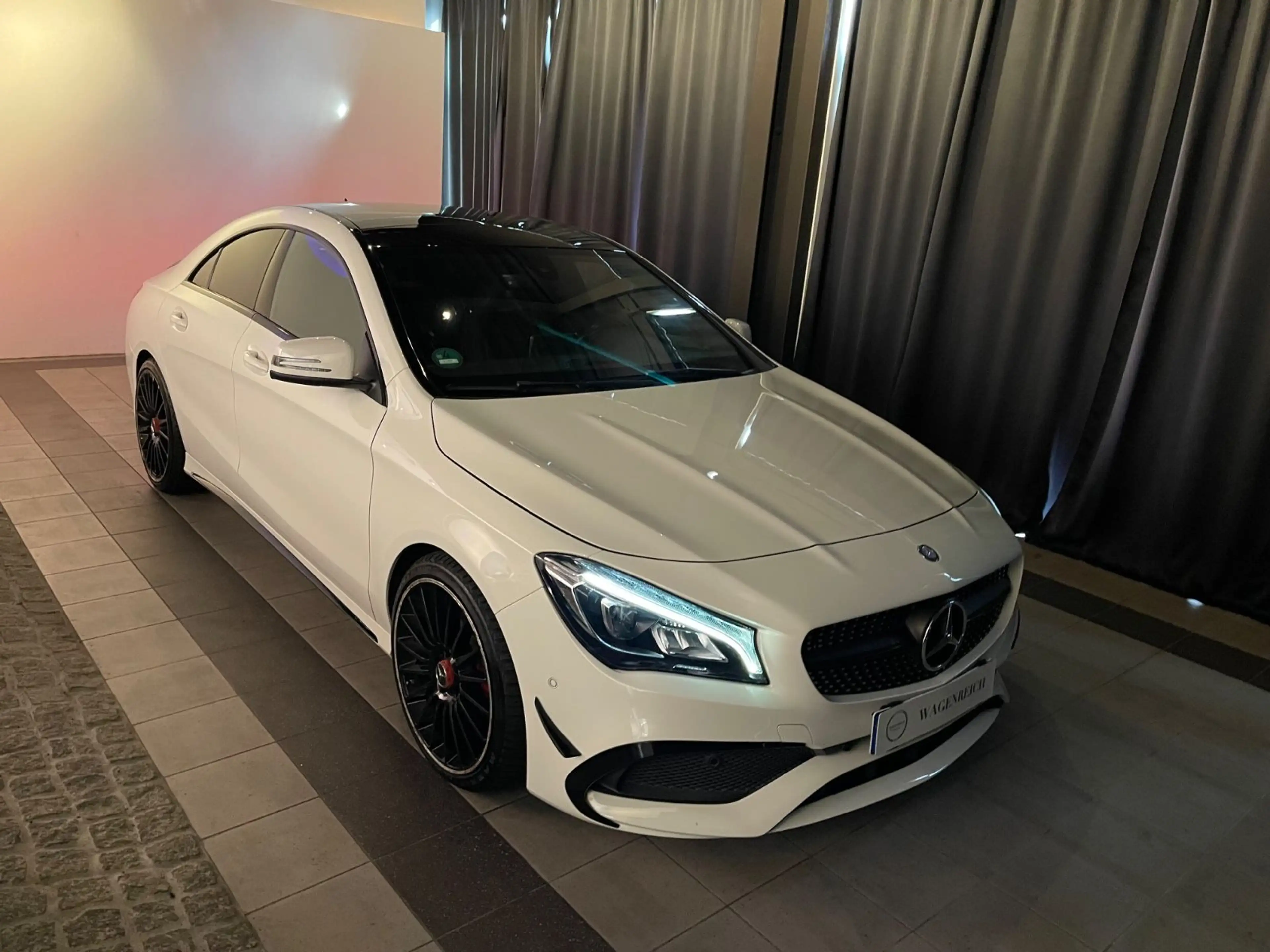 Mercedes-Benz CLA 180 AMG "45 AMG Optik" Pano — photo 14