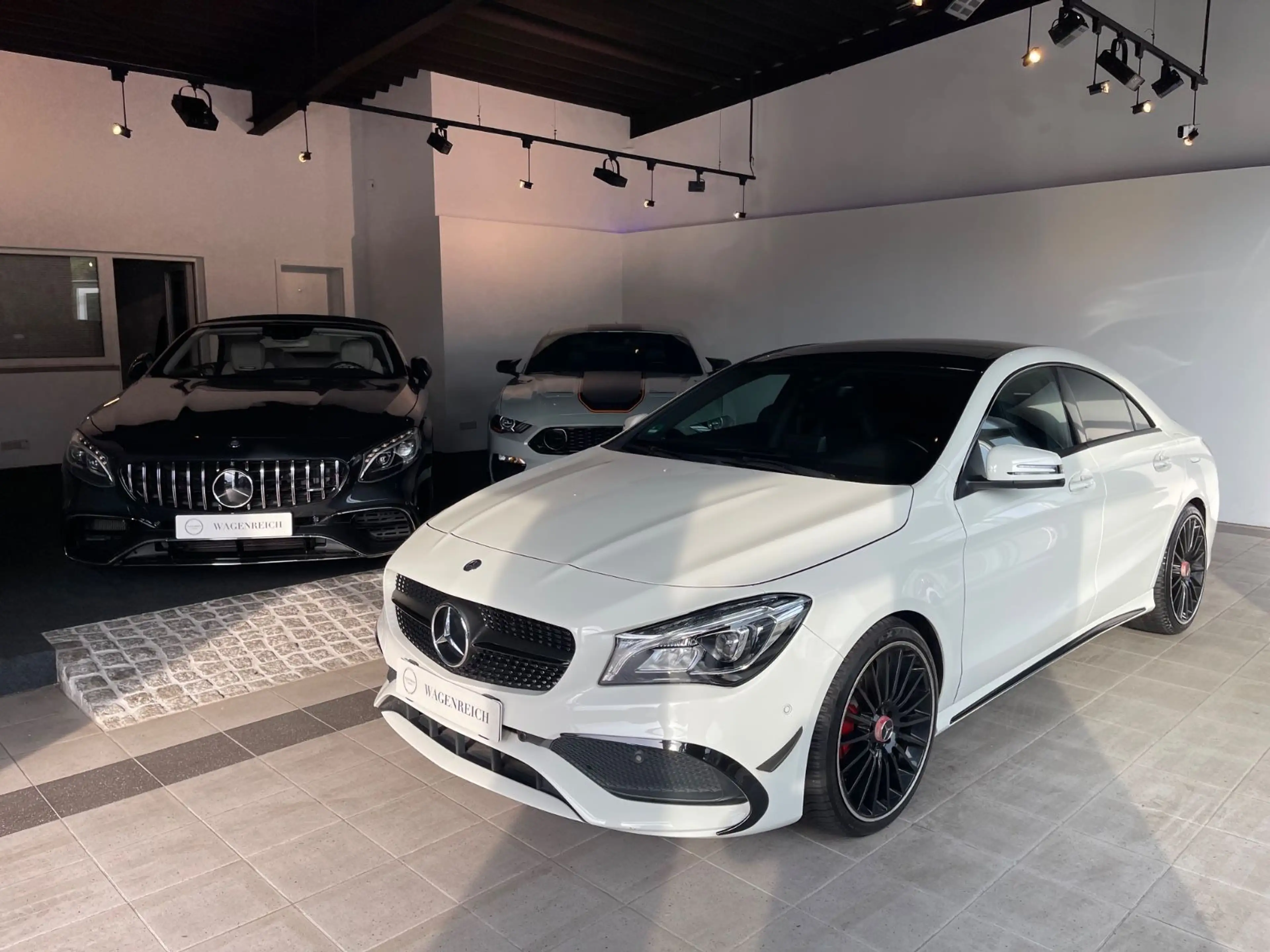 Mercedes-Benz CLA 180 AMG "45 AMG Optik" Pano — photo 4