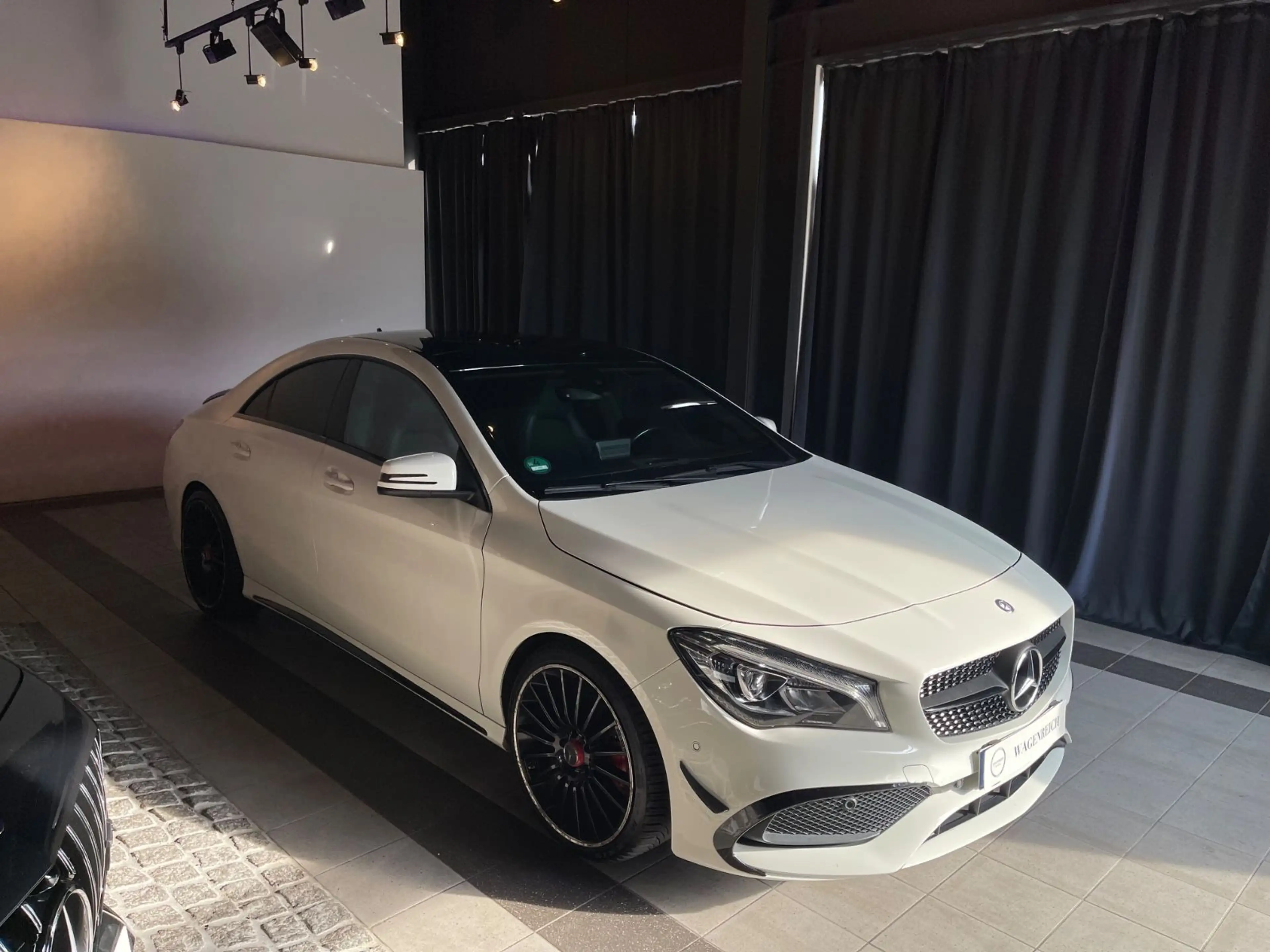Mercedes-Benz CLA 180 AMG "45 AMG Optik" Pano — photo 12