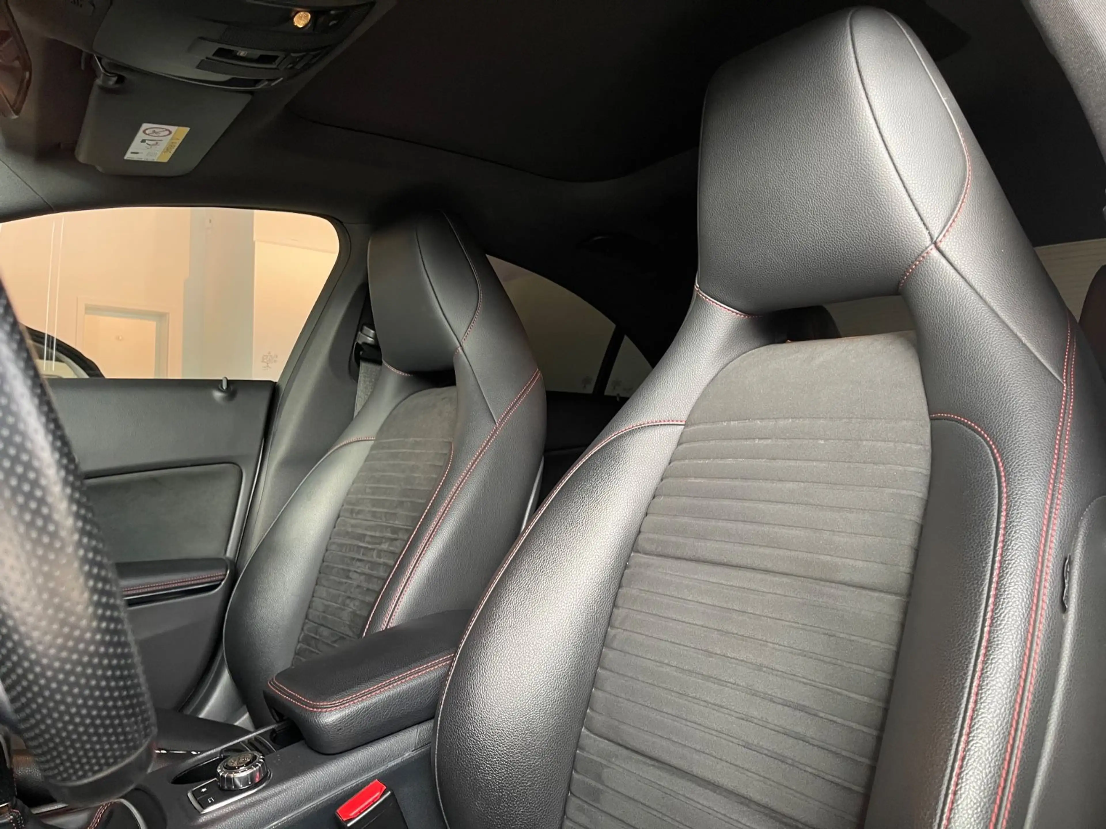 Mercedes-Benz CLA 180 AMG "45 AMG Optik" Pano — photo 7