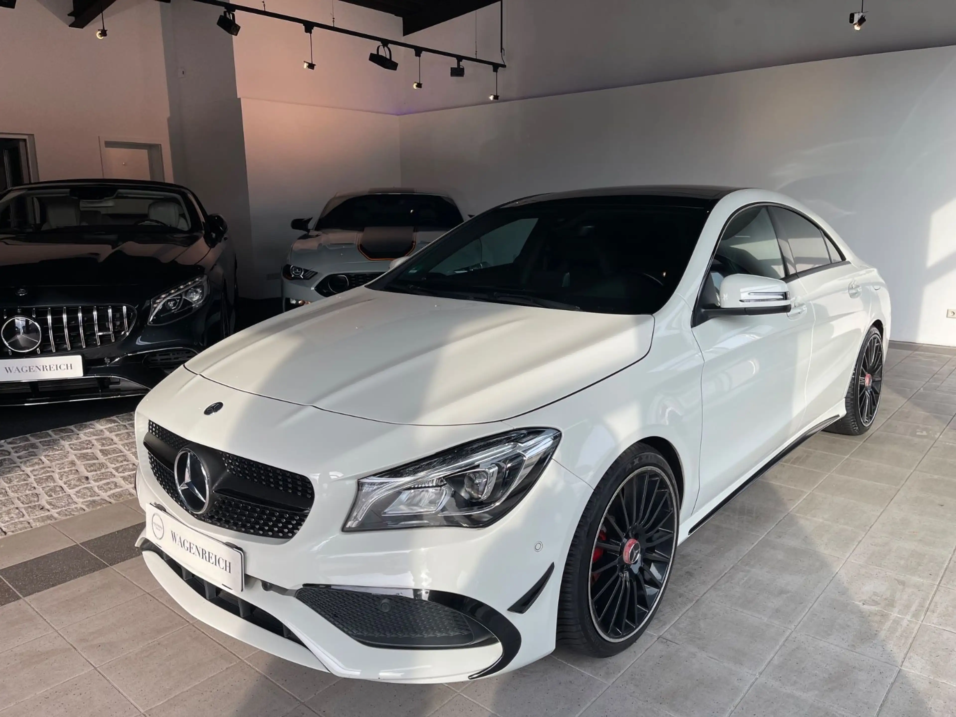 Mercedes-Benz CLA 180 AMG "45 AMG Optik" Pano — photo 5