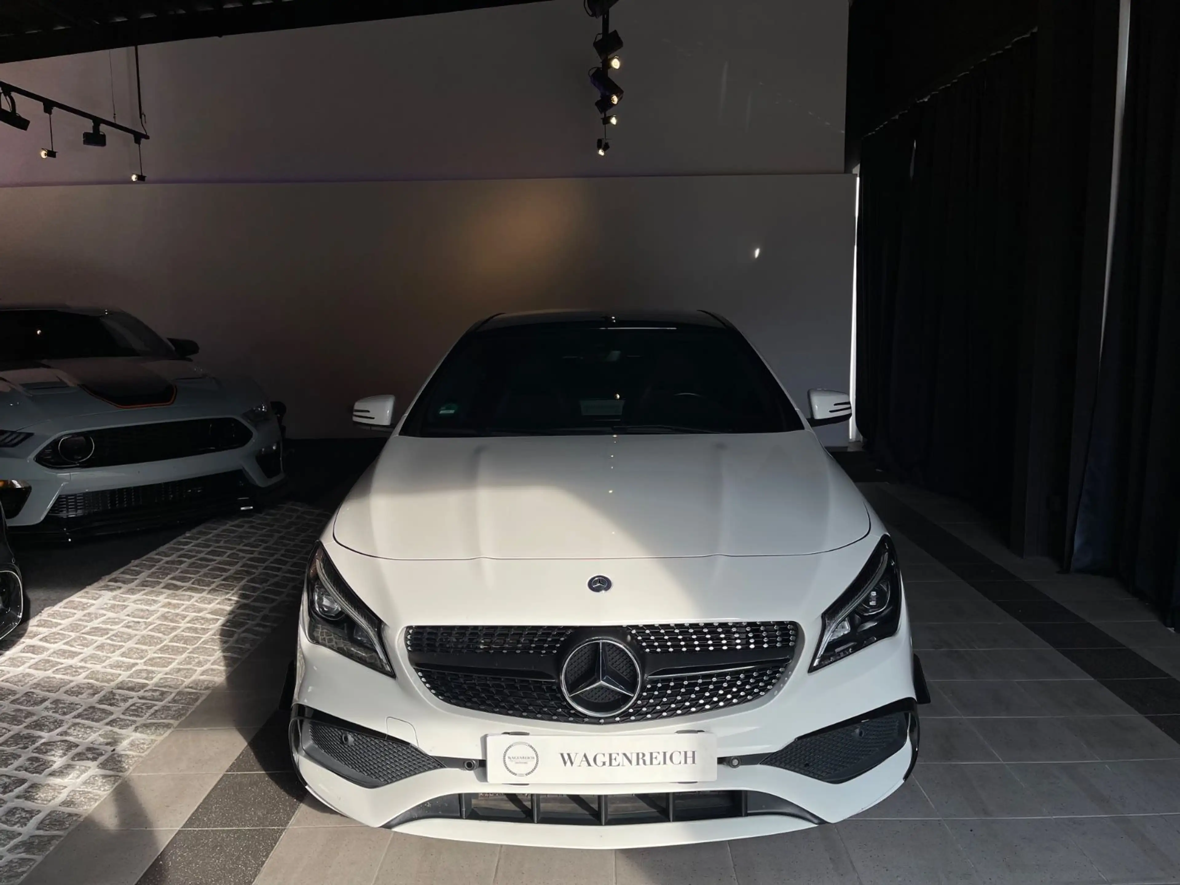Mercedes-Benz CLA 180 AMG "45 AMG Optik" Pano — photo 11
