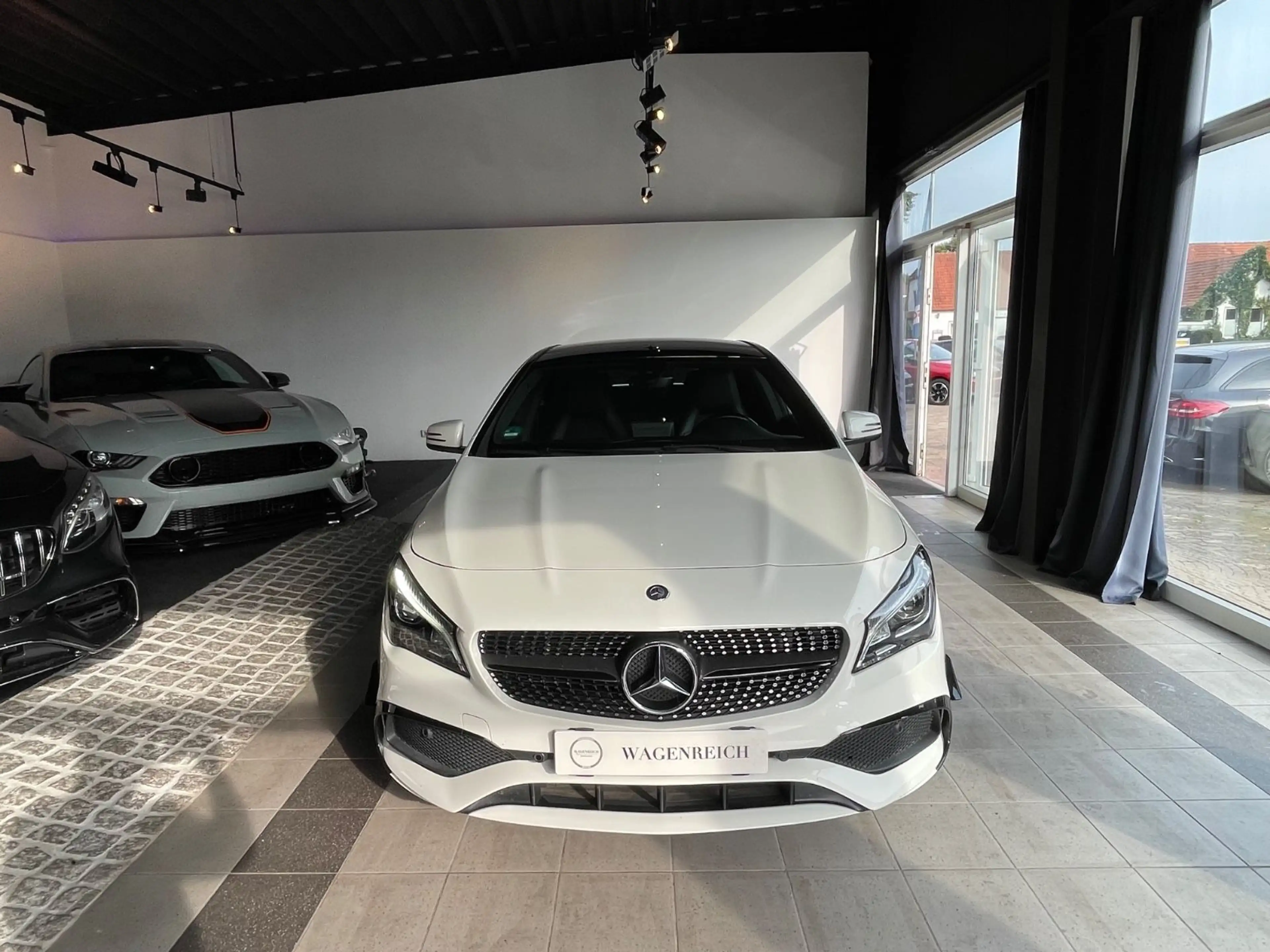 Mercedes-Benz CLA 180 AMG "45 AMG Optik" Pano — photo 2