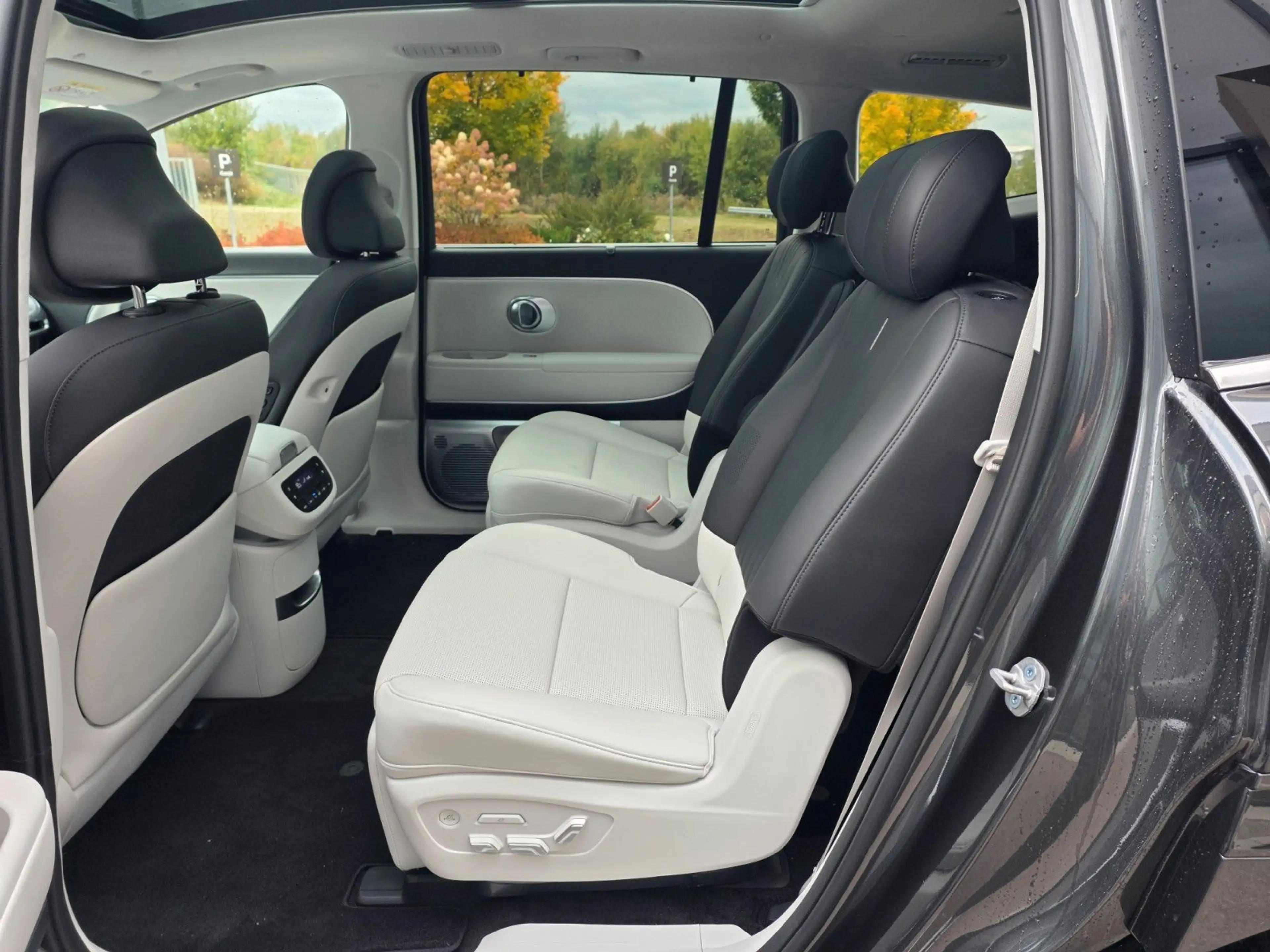 Hyundai IONIQ 9 110 kWh 4WD Uniq Pano Relax-Paket — photo 12