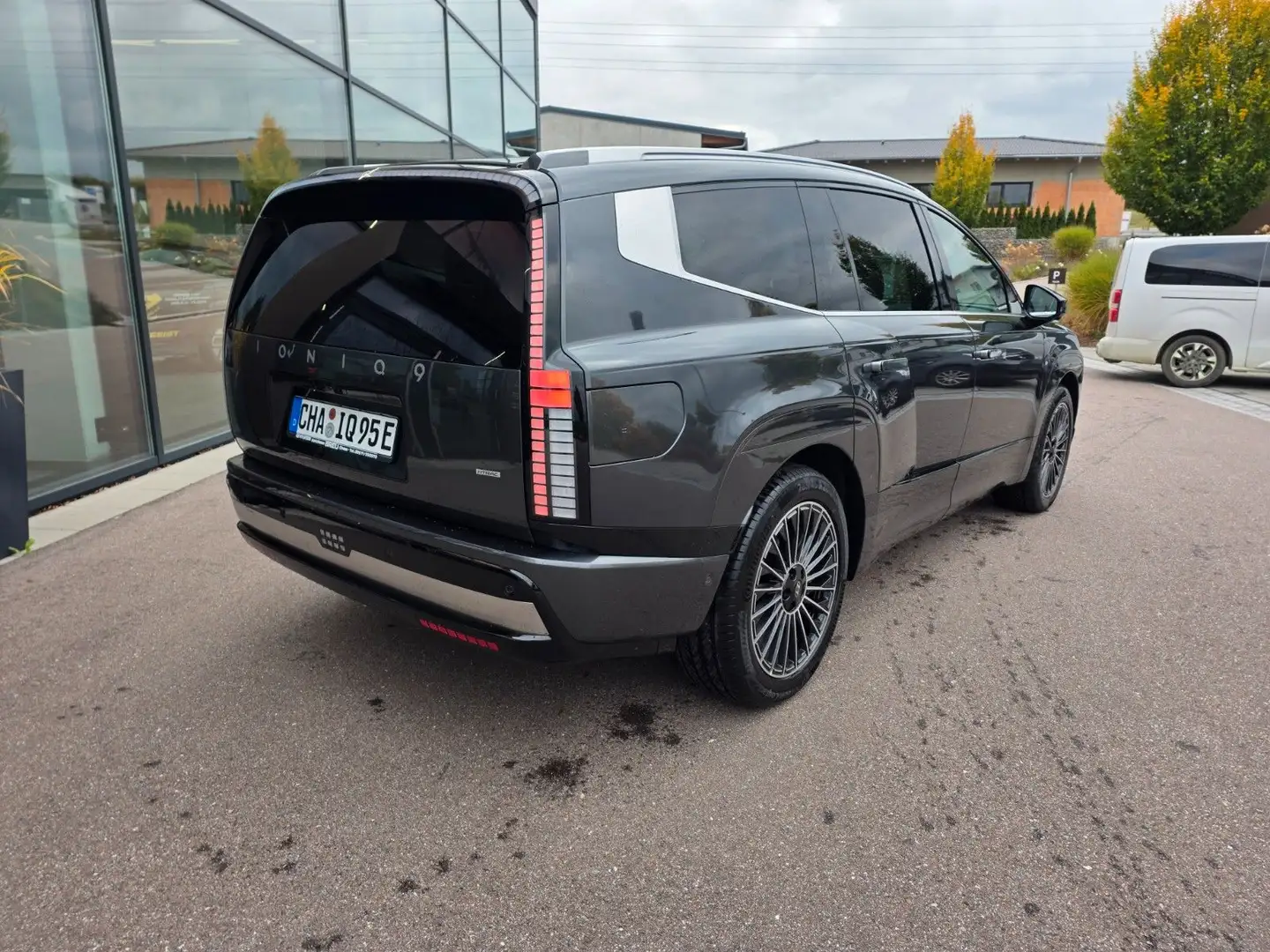 Hyundai IONIQ 9 110 kWh 4WD Uniq Pano Relax-Paket Gris - 2