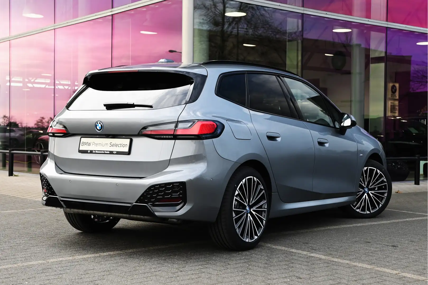 BMW 225 2 Serie Active Tourer 225e xDrive High Executive M Šedá - 2