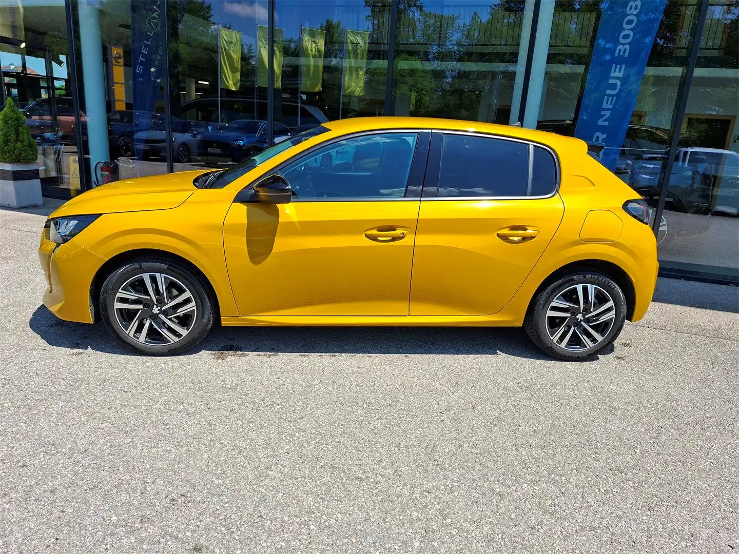 Peugeot 208 Allure BlueHDi 100 S&S Gelb - 2