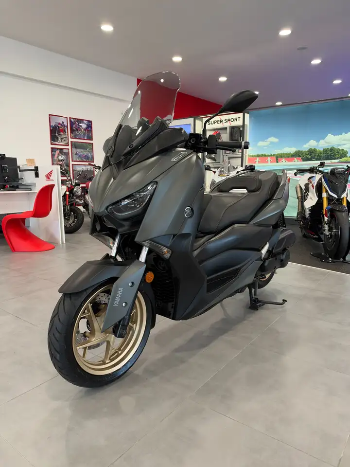 Yamaha X-Max 125