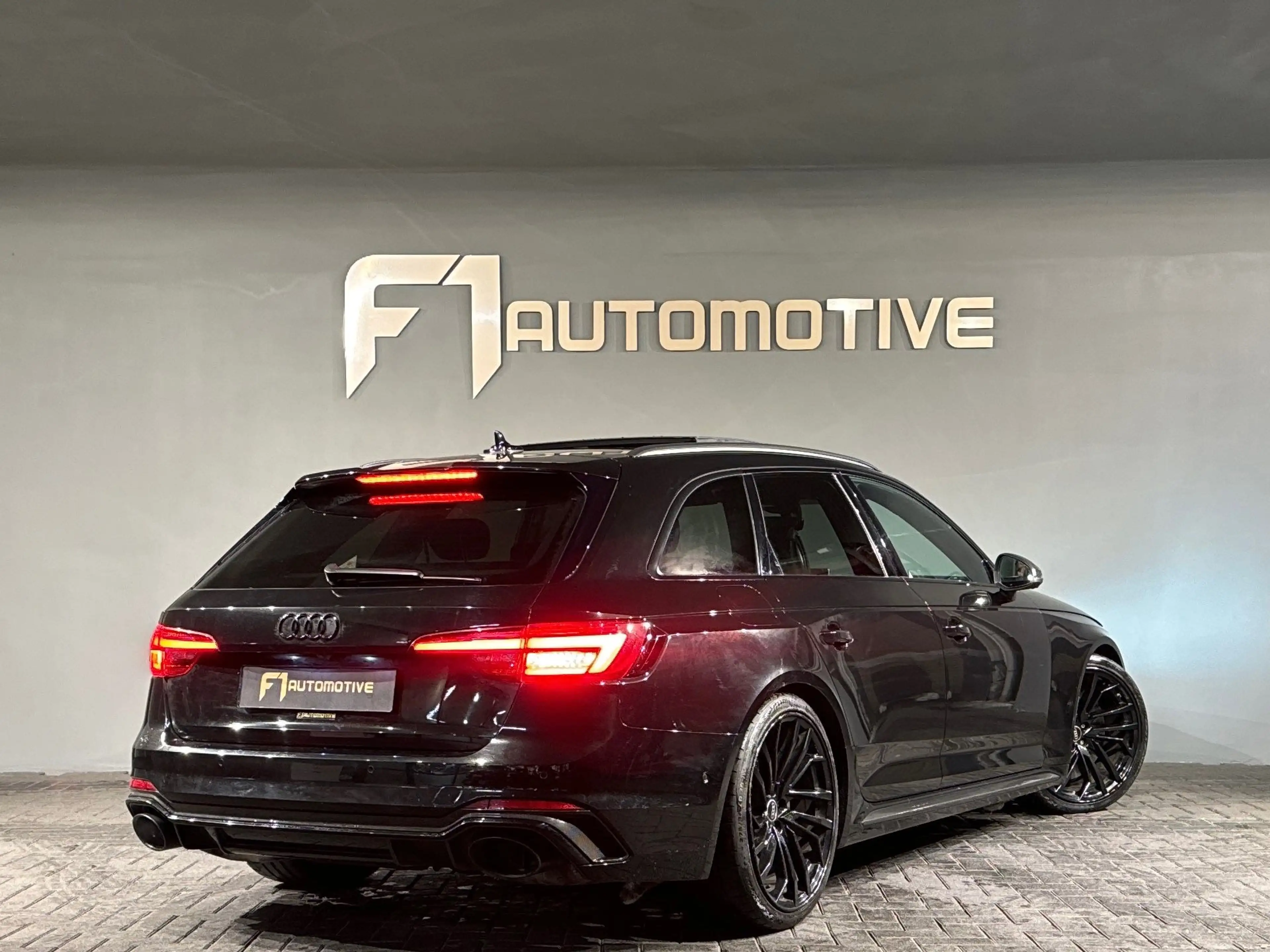 Audi RS4 Avant 2.9 TFSI quattro Ceramic|Pano|HuD|RS Seat|B& — photo 3