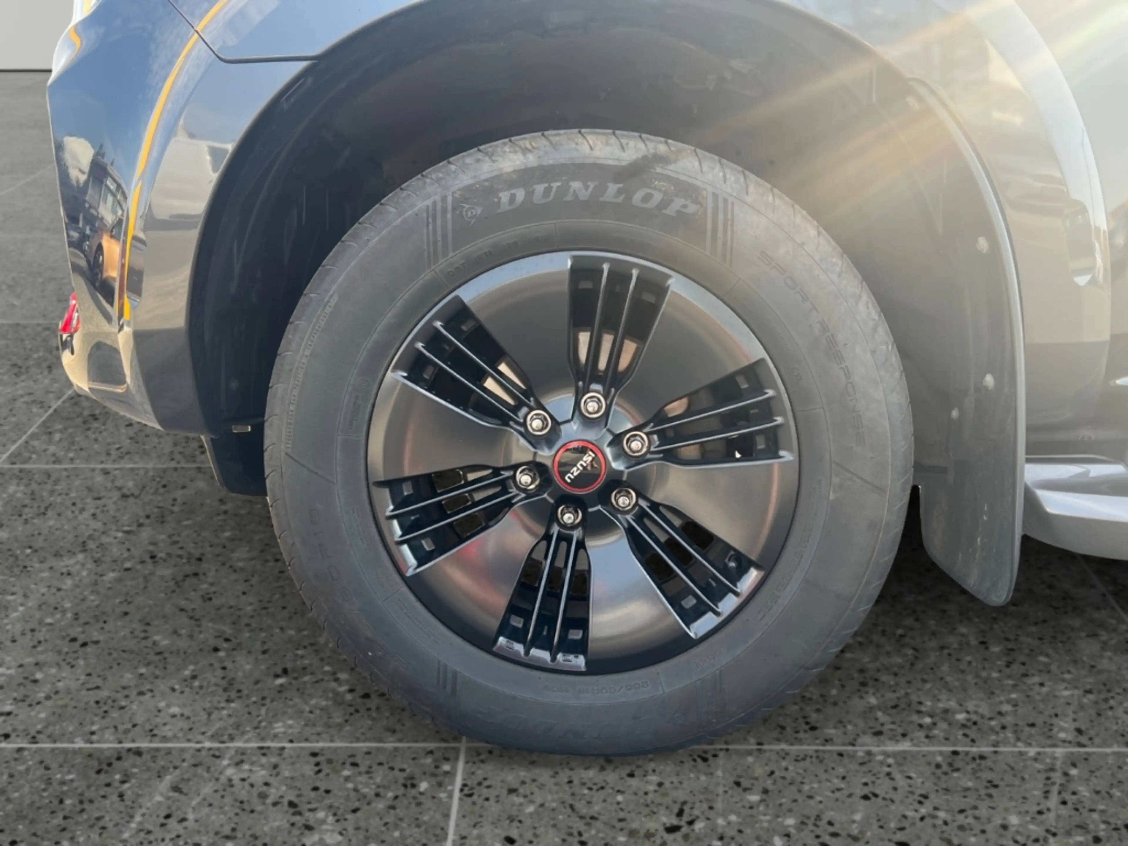 Isuzu D-Max Double Cab 4WD V-Cross — photo 15