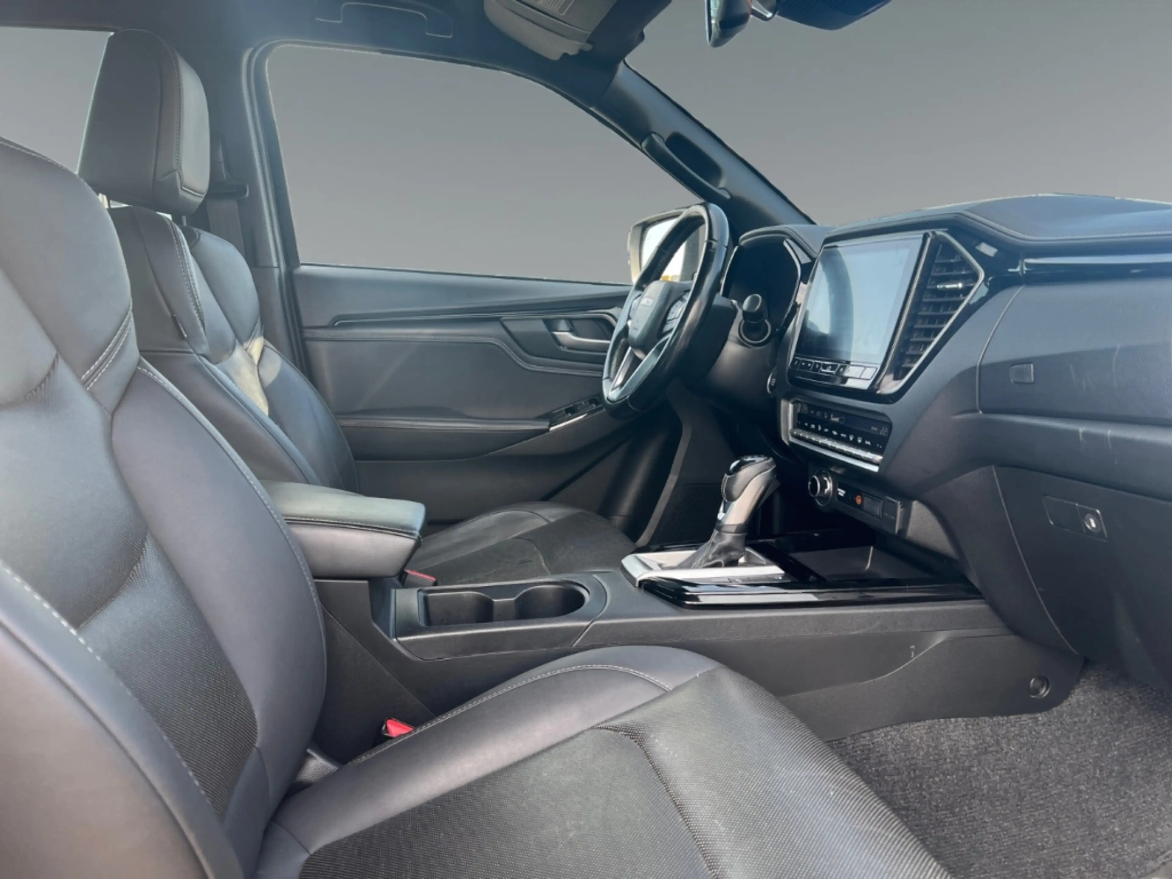 Isuzu D-Max Double Cab 4WD V-Cross — photo 6