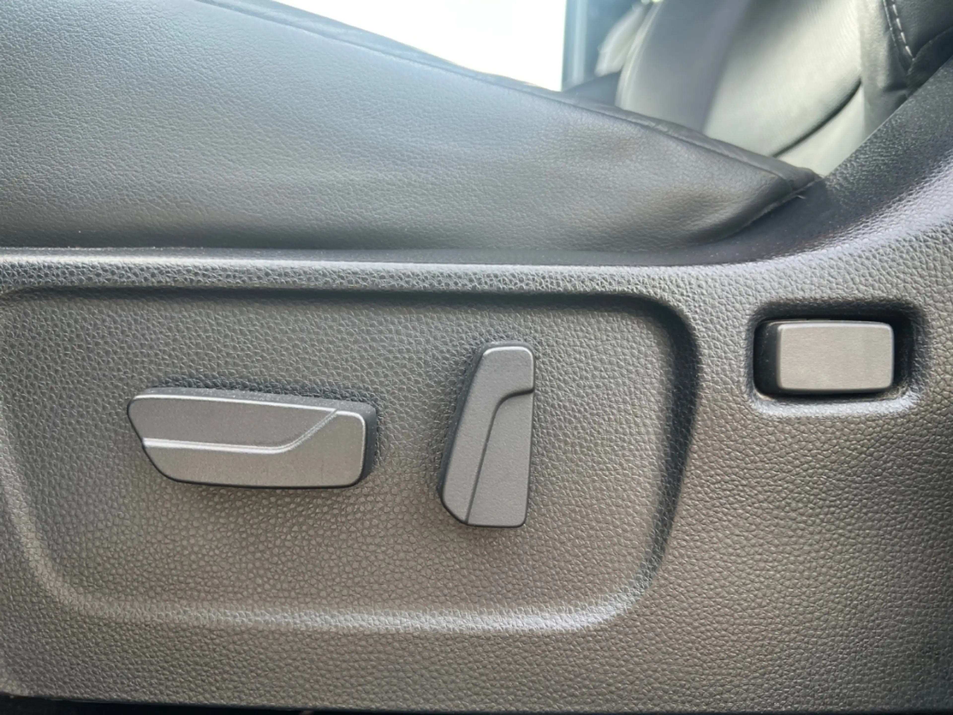 Isuzu D-Max Double Cab 4WD V-Cross — photo 14