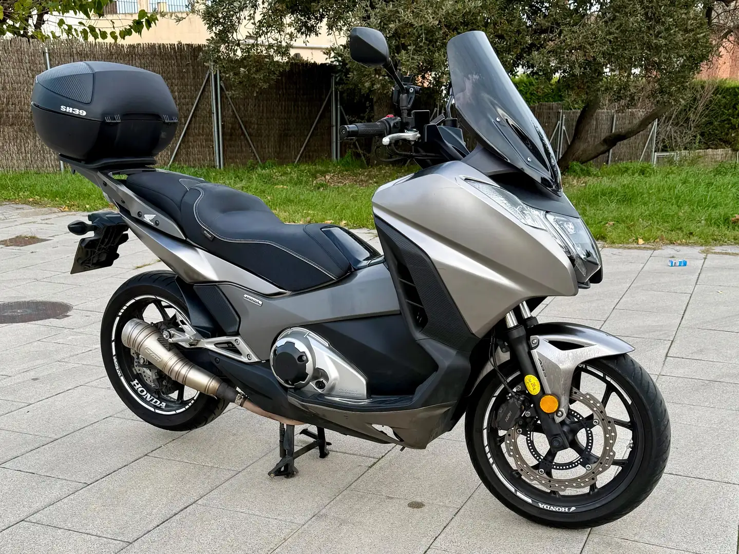 Honda Integra Gris - 1