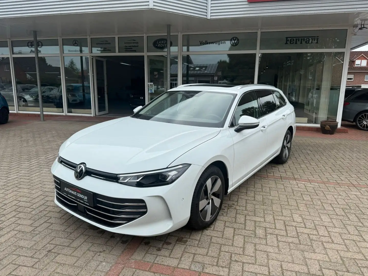 Volkswagen Passat Variant 1.5 eTSI 110 kW Business*PANO*LED Weiß - 2