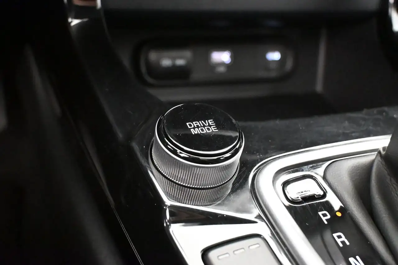 Kia Seltos снимка Kia Seltos