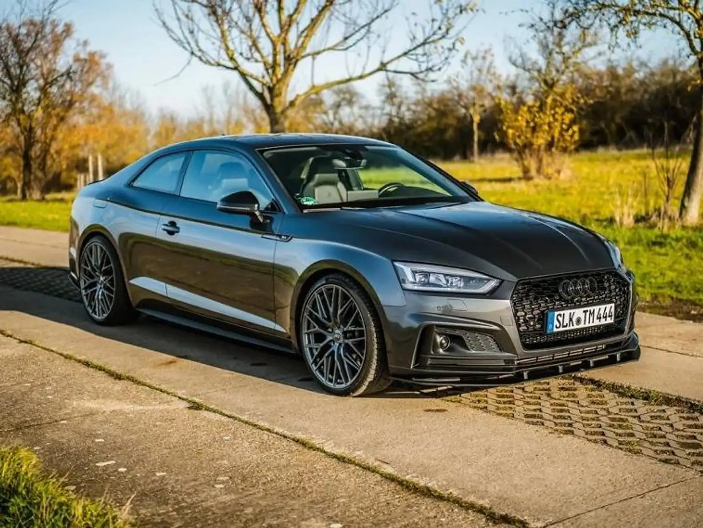 Audi S5 Coupé Grau - 1