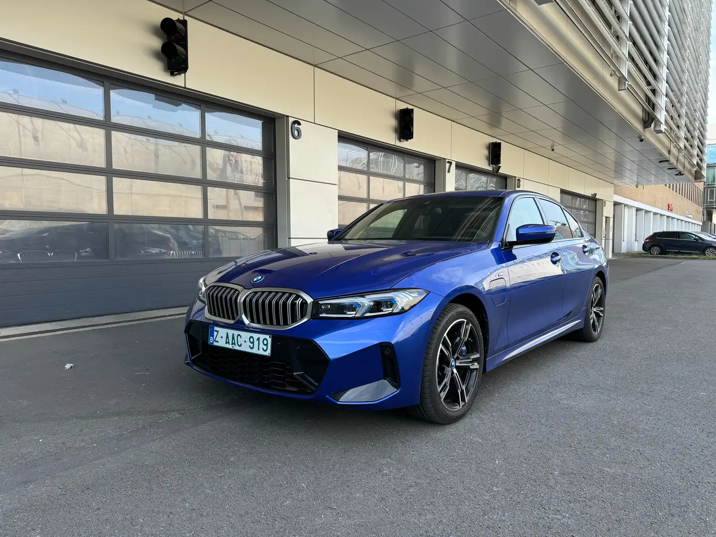BMW 320 320eAS PHEV Blauw - 1