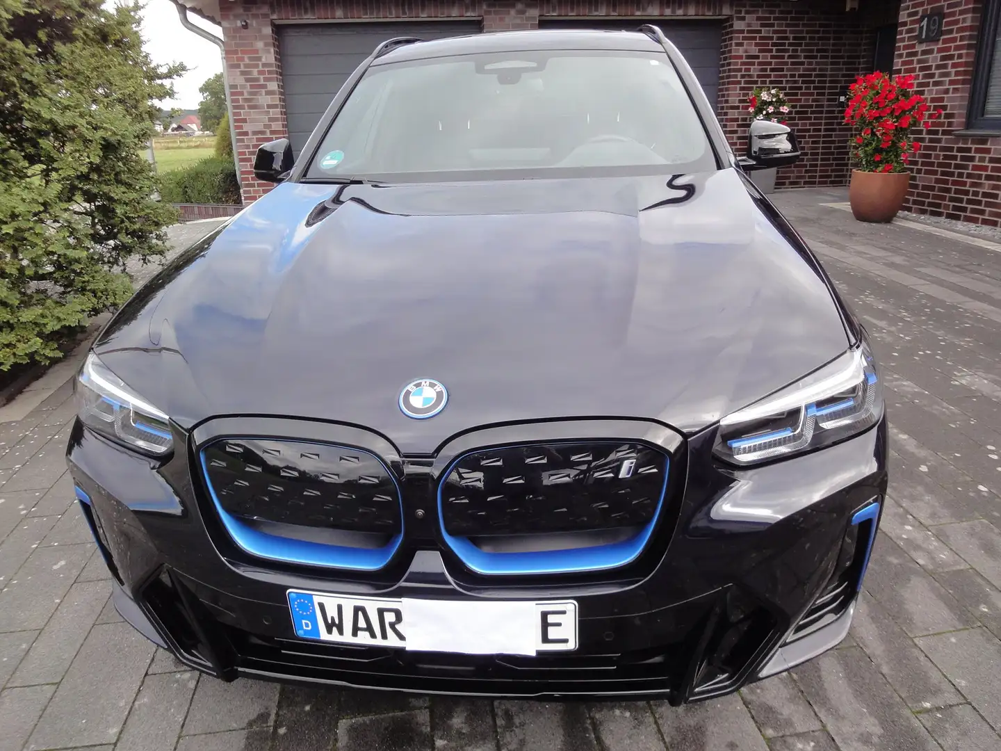 BMW iX3 Impressive Schwarz - 1