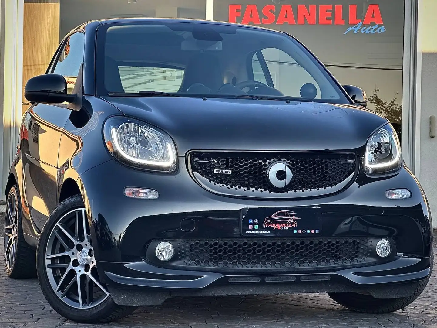 smart brabus FORTWO 0.9 TWINAMIC XCLUSIVE Noir - 1