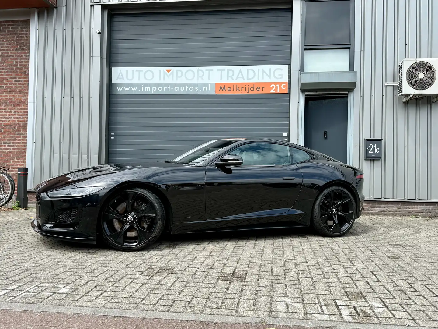 Jaguar F-Type P450 AWD 75 Coupé Zwart - 1