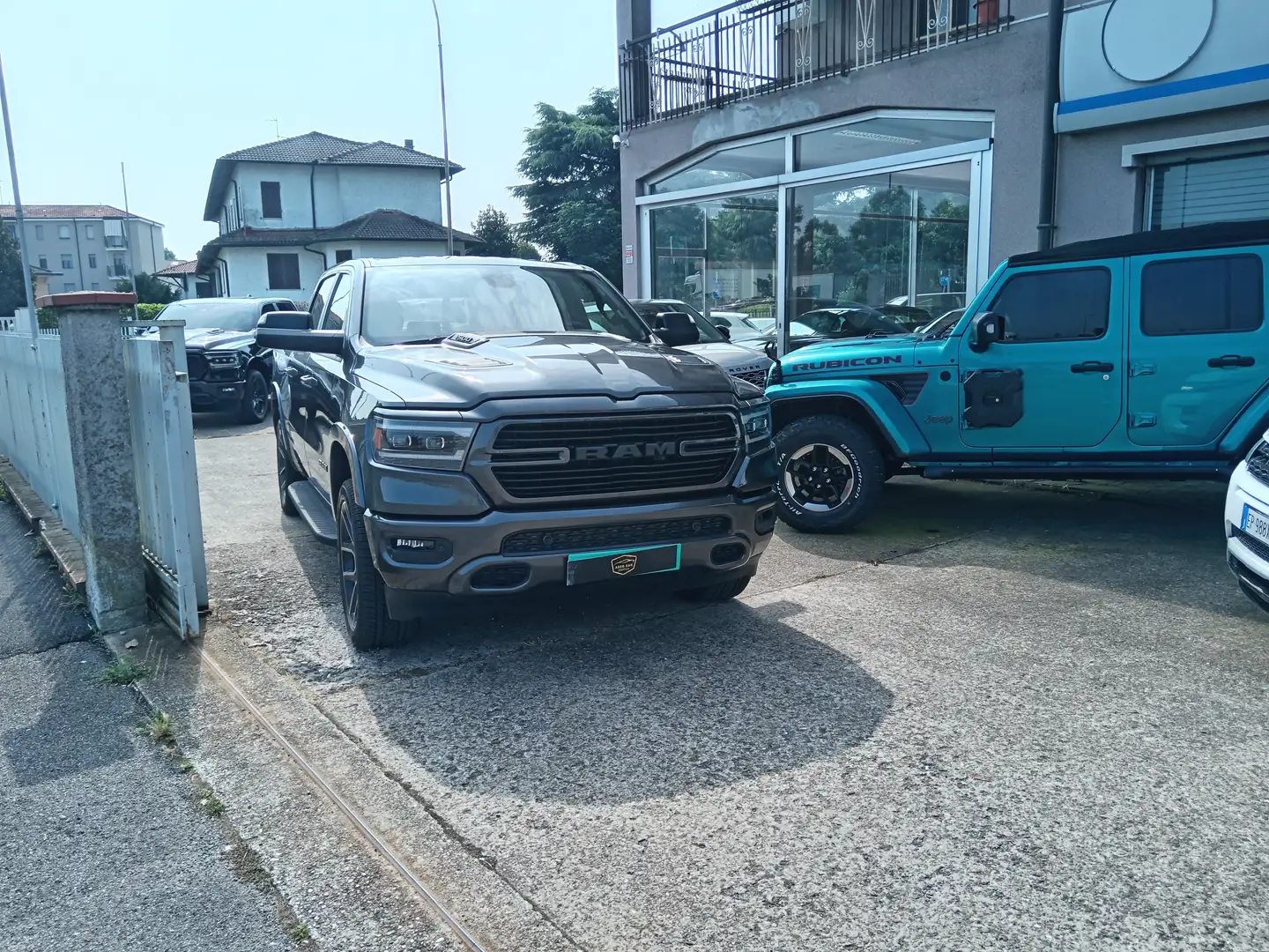Dodge RAM 5.7 V8 Laramie Sport 395cv at8 GPL Grijs - 2